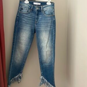 KanCan Mid-Rise Fringe Crop Ankle Stretch Jeans- SZ 5/26 Style# KC9227M